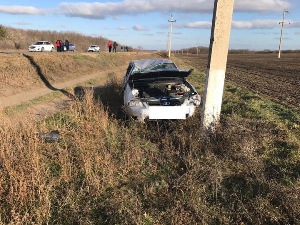 На Ставрополье из прицепа «Жигулей» вывалился тюк с соломой в который врезалась «Приора»